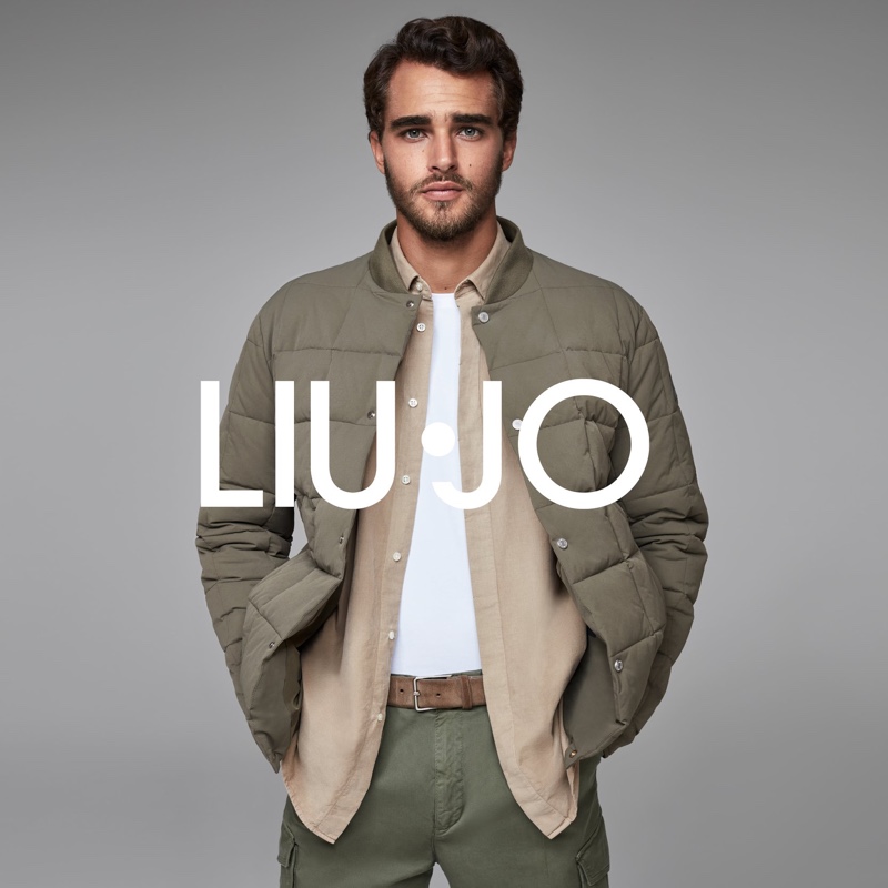 Embracing neutral tones in a quilted bomber and cargo pants, Pepe Barroso stars in Liu Jo Uomo's fall-winter 2020 campaign.