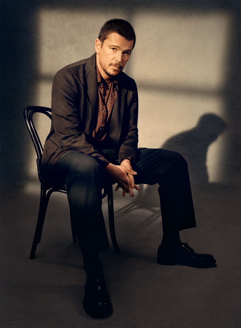 Josh Hartnett dons a Brioni suit jacket and silk-twill shirt with Bottega Veneta trousers for Mr Porter.