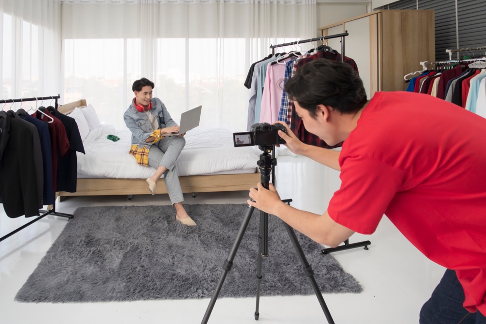 How to Start Fashion Vlogging in 2021 The Fashionisto