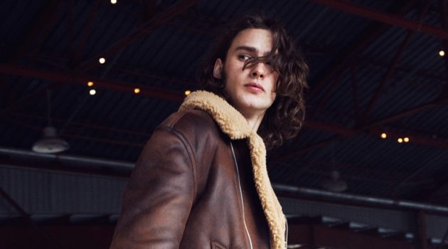 Reid Ventures Outdoors in 'Rock Steady' Elite Toronto model Reid Macmaster appears in a new photoshoot.