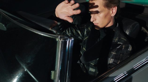 Rogier is on the Move for Tagliatore Campaign Rogier Bosschaart fronts Tagliatore's fall 2020-winter 2021 men's campaign.