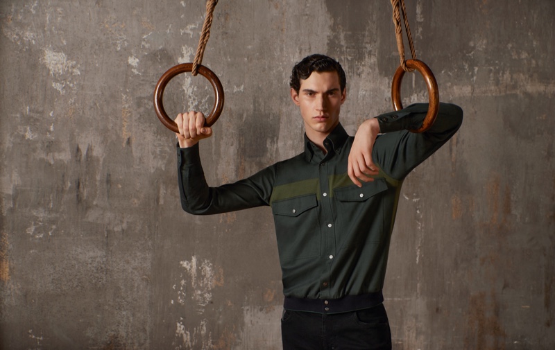 Posing with steady rings, Marco Bozzato fronts ZILLI Sport's fall-winter 2020 campaign.