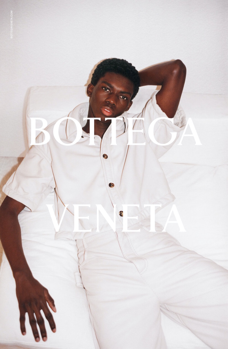 Sporting an off-white ensemble, Ottawa Kwami fronts Bottega Veneta's spring-summer 2021 men's campaign.