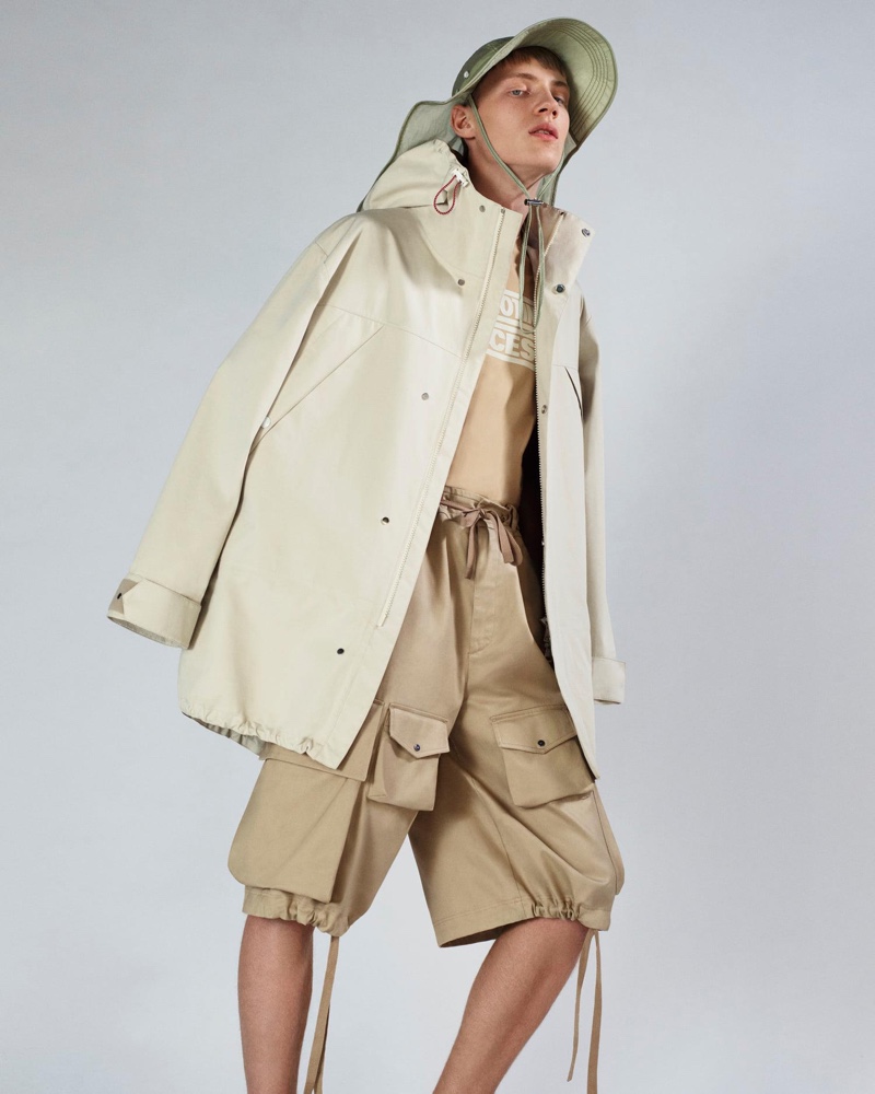 Braien Vaiksaar sports an ivory coat with Bermuda trousers from 2 Moncler 1952.