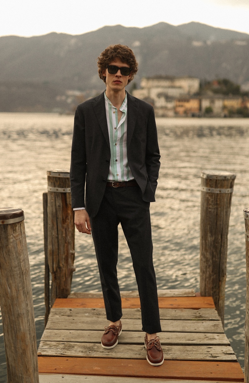 Donning a slim suit with a striped shirt, Davide Moncecchi stars in Boglioli's spring-summer 2021 campaign.
