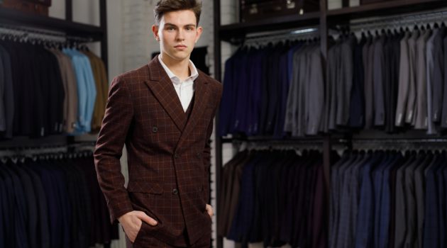 Can What You Wear Affect Your Chances of Success at a Casino Table? Man in Double-Breasted Suit