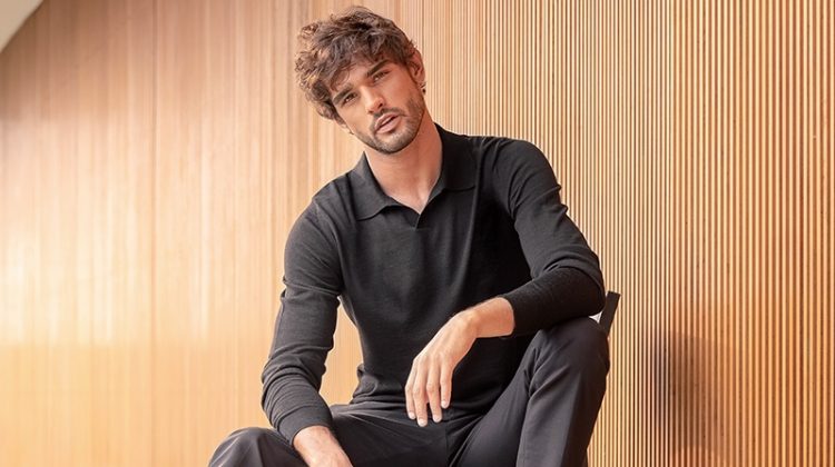 Marlon Teixeira is a smart vision in a long-sleeve polo and trousers for Democrata's winter 2021 campaign.