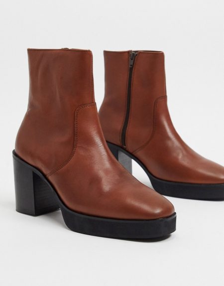 chelsea boots with platform sole