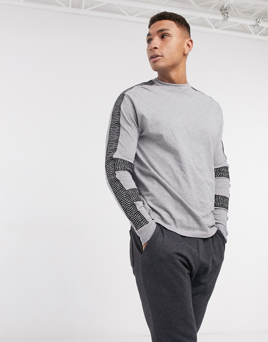 gray long sleeve shirt outfit