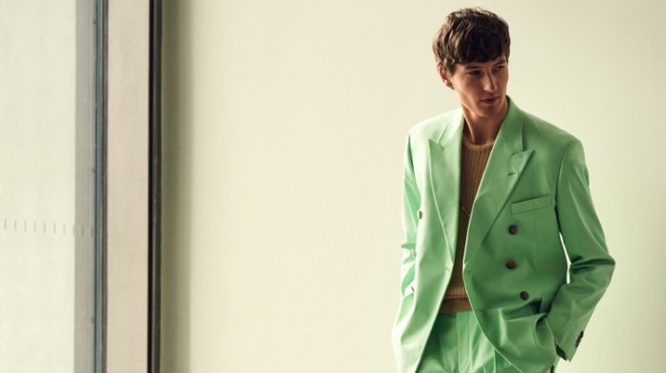 Frederik Ruegger Embraces ‘The New Form’ for Mr Icon