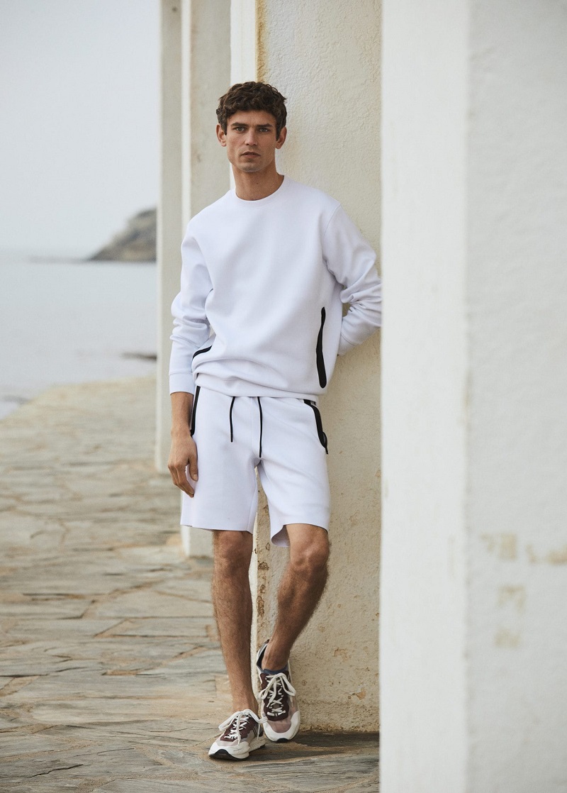 French model wears a coordinate look from Mango's Leisure collection.