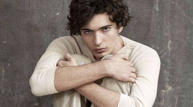 Piero Méndez Dons Spring-Worthy Style for El País Semanal Piero Méndez Dons Spring-Worthy Style for El País Semanal
