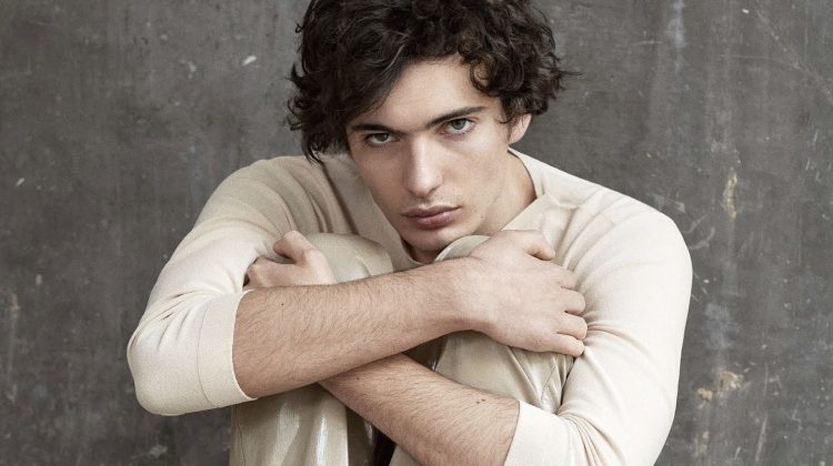 Piero Méndez Dons Spring-Worthy Style for El País Semanal