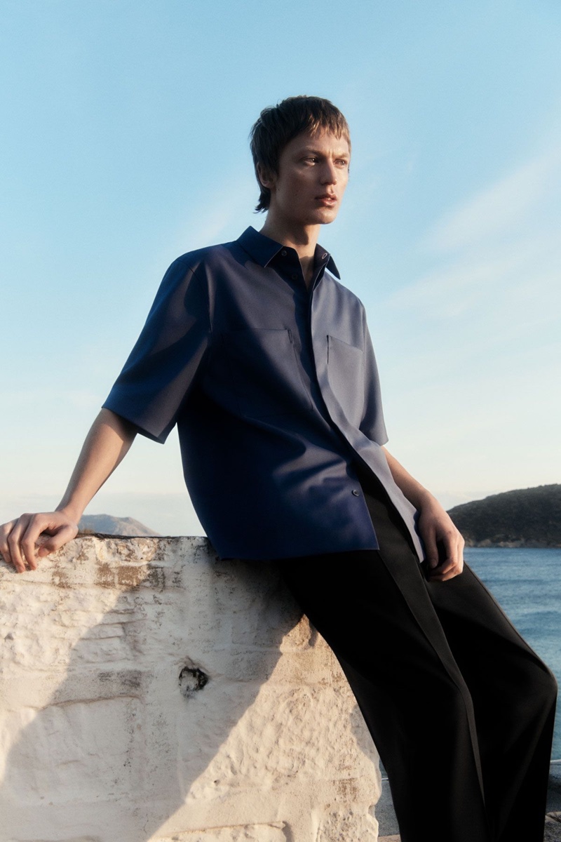 Jonas Glöer dons a patch pocket shirt with slim-fit trousers by COS. » Jonas Glöer & Babacar N'doye Sport Chic Summer Styles for COS Jonas Glöer dons a patch pocket shirt with slim-fit trousers by COS.