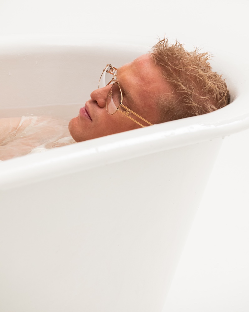 Versace enlists Cody Simpson as the star of its spring-summer 2021 eyewear campaign. » Cody Simpson Fronts Versace Eyewear Campaign Versace enlists Cody Simpson as the star of its spring-summer 2021 eyewear campaign.