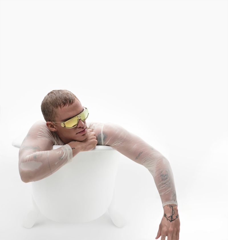 Singer Cody Simpson rocks modern sunglasses for Versace's spring-summer 2021 eyewear campaign. » Cody Simpson Fronts Versace Eyewear Campaign Singer Cody Simpson rocks modern sunglasses for Versace's spring-summer 2021 eyewear campaign.
