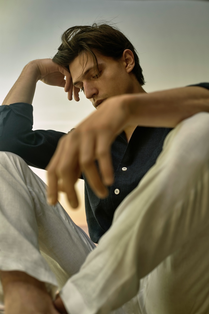 A summer vision, Edoardo Sebastianelli wears a linen shirt and trousers from the Loro Piana x Mytheresa capsule collection. » A Chic Summer Arrives with Loro Piana x Mytheresa Capsule Collection A summer vision, Edoardo Sebastianelli wears a linen shirt and trousers from the Loro Piana x Mytheresa capsule collection.