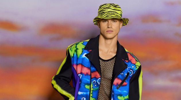 Jeremy Scott Champions the Surfer with Moschino Resort Collection Jeremy Scott Champions the Surfer with Moschino Resort Collection