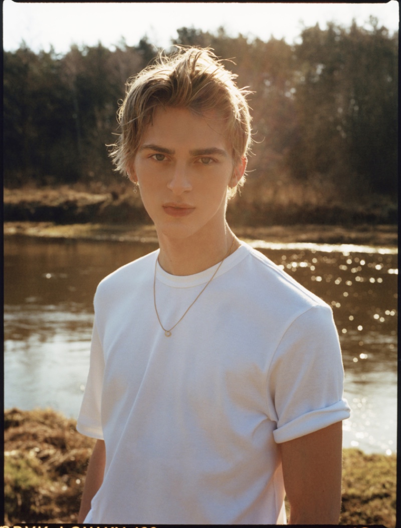 Dominik Sadoch wears a pima cotton t-shirt from Reserved's premium collection.