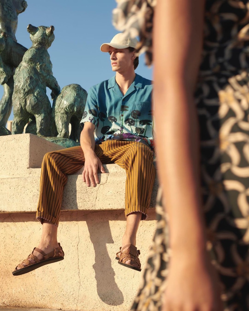 Embracing vacation style, Edoardo Sebastianelli wears Scotch & Soda.