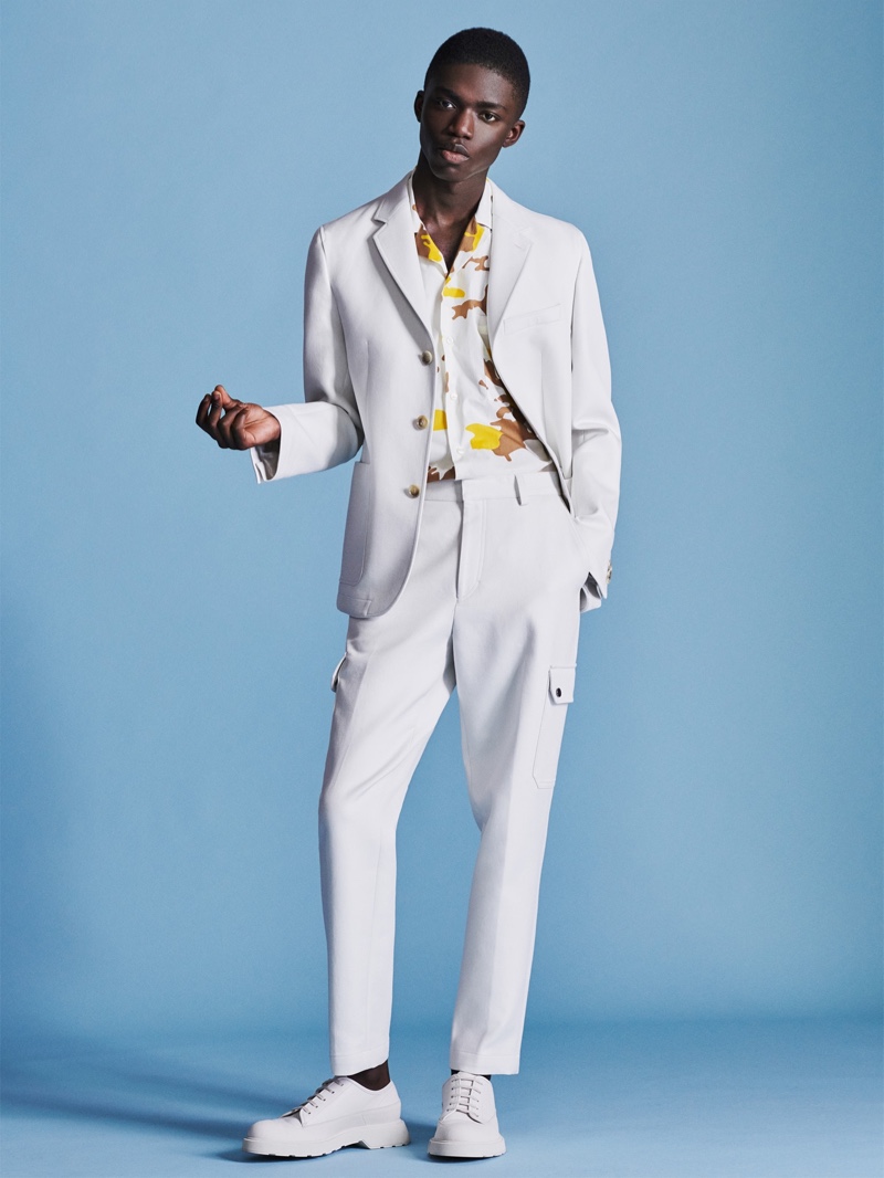 Remixing the suit, BOSS offers a fresh spin on cargo pants as worn by model Jeremiah Berko Fourdjour. » Yun, Valentin, Luc & Jeremiah in Must-have BOSS Style Remixing the suit, BOSS offers a fresh spin on cargo pants as worn by model Jeremiah Berko Fourdjour.
