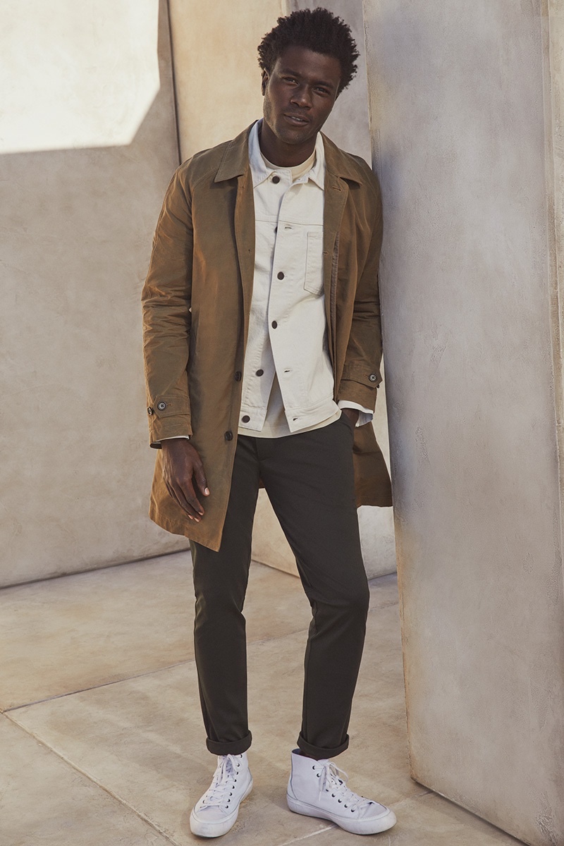Transitional layers arrive in the form of Banana Republic's sleek essentials modeled by Remi Chester. » Dustin Shirley & Remi Chester Go Casual in Essential Banana Republic Style Transitional layers arrive in the form of Banana Republic's sleek essentials modeled by Remi Chester.