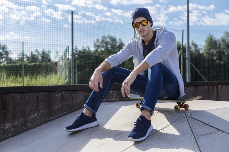 Guy Skater Sneakers Hoodie Casual Jeans Look