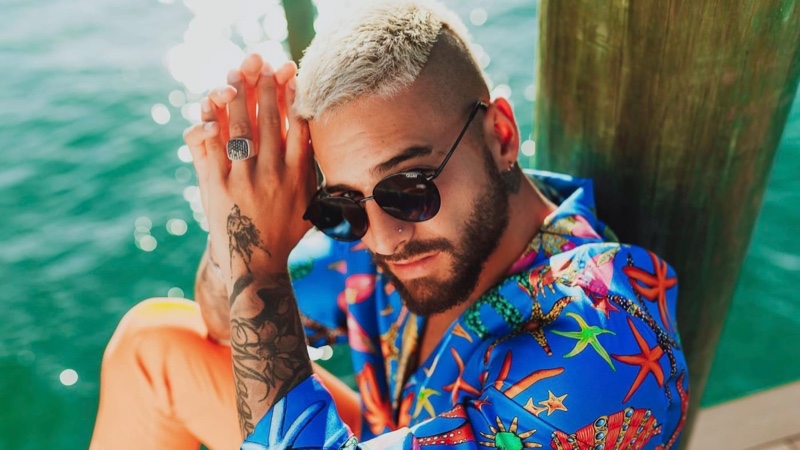 Singer Maluma inspires in Quay's oval-shaped Loop Me In sunglasses.
