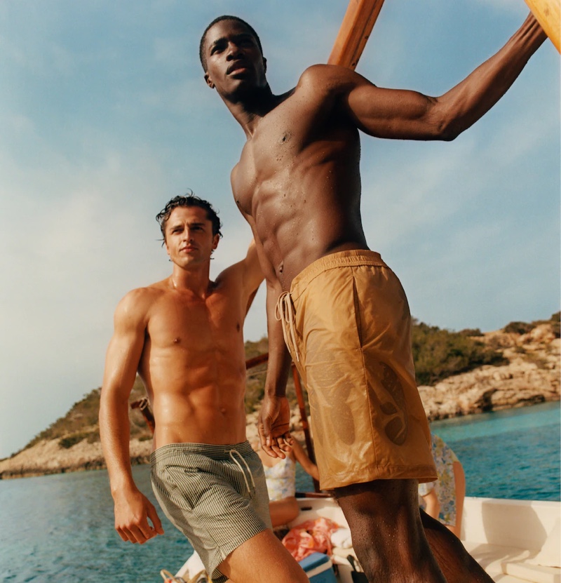 Models Alberto Perazzolo and Mukasa Kakonge sport swim shorts from Mango Man's summer 2021 collection. » Mukasa Kakonge & Alberto Perazzolo Channel '70s in Mango Summer Collection Models Alberto Perazzolo and Mukasa Kakonge sport swim shorts from Mango Man's summer 2021 collection.