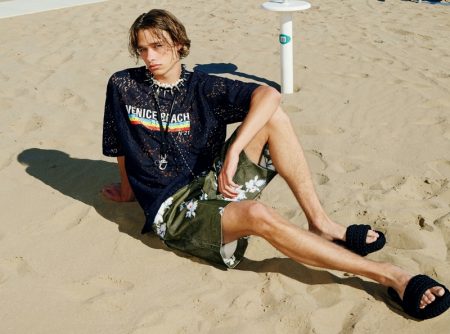 N°21 Finds Stylish Ease in Surf Style for Spring ’22 Collection