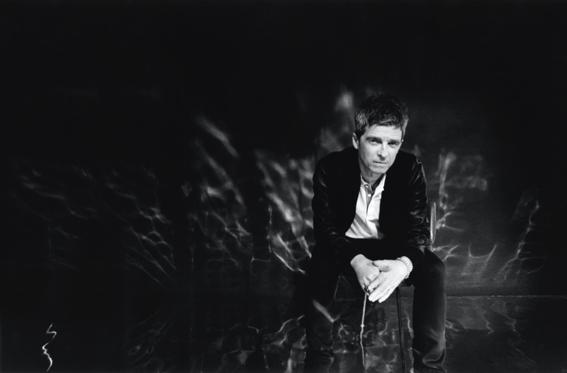 » Noel Gallagher Talks Oasis, COVID-19 & New Track in Mr Porter Feature Noel Gallagher 2021 Mr Porter Photoshoot 003
