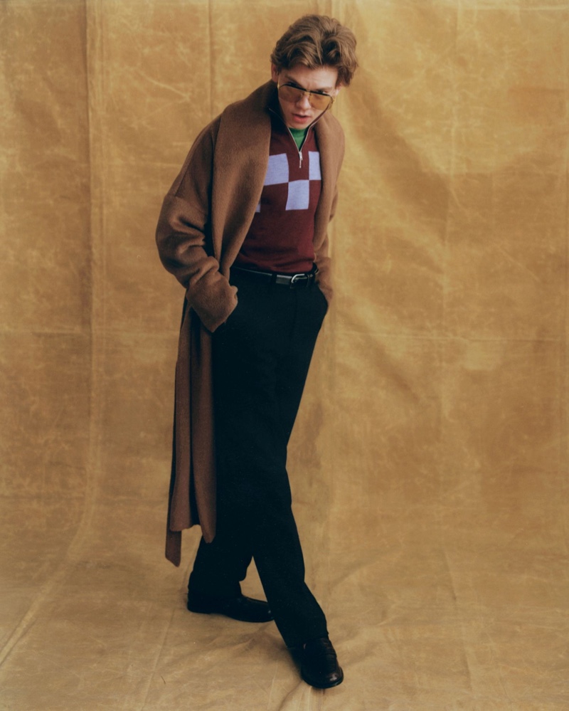 » Thomas Brodie-Sangster Stars in Mr Porter Shoot, Talks Acting & Fashion Thomas Brodie Sangster 2021 Mr Porter Photoshoot 003
