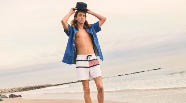 Hit the Beach in Tommy Hilfiger Swimwear Model Blake Nunn connects with Tommy Hilfiger to showcase its beach-ready summer style.