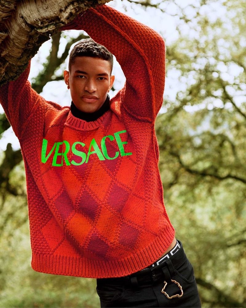 Raphael Balzer dons a logo-adorned argyle sweater for Versace's pre-fall 2021 men's campaign. » Raphael, Simone & Fernando Climb Heights for Versace Campaign Raphael Balzer dons a logo-adorned argyle sweater for Versace's pre-fall 2021 men's campaign.