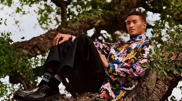Raphael Balzer & Fernando Lindez Climb New Heights for Versace Pre-Fall Campaign Raphael Balzer stars in Versace's pre-fall 2021 men's campaign.
