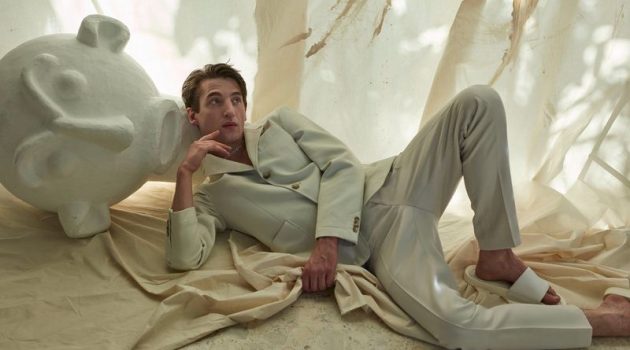 Anatol Modzelewski is 'La Beaute' for Desire Homme Anatol Modzelewski is 'La Beaute' for Desire Homme