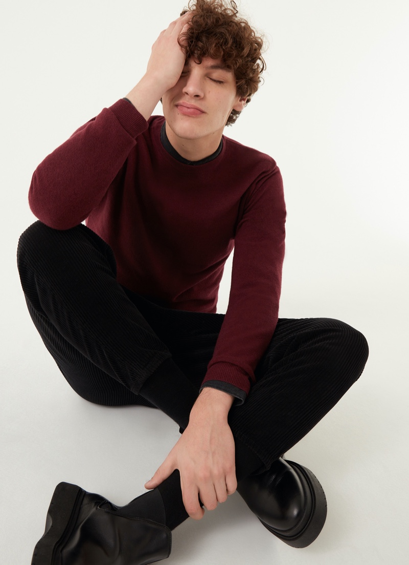 Alvaro Silveira dons a Colmar Originals wool and cashmere crewneck sweater. » Colmar Originals' New Minimalist Fall Collection Has Arrived Alvaro Silveira dons a Colmar Originals wool and cashmere crewneck sweater.