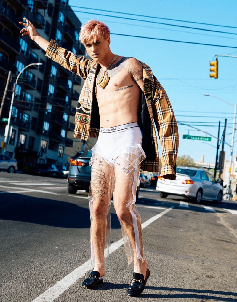 » Dakota Griffin Stands Out in Bold Looks for L'Officiel Fashion Book Dakota Griffin 2021 LOfficiel Fashion Book Editorial 002