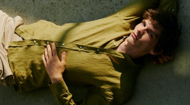 Le Pavillon: Erik Van Gils Dons Chic Massimo Dutti Style Le Pavillon: Erik Van Gils Dons Chic Massimo Dutti Style