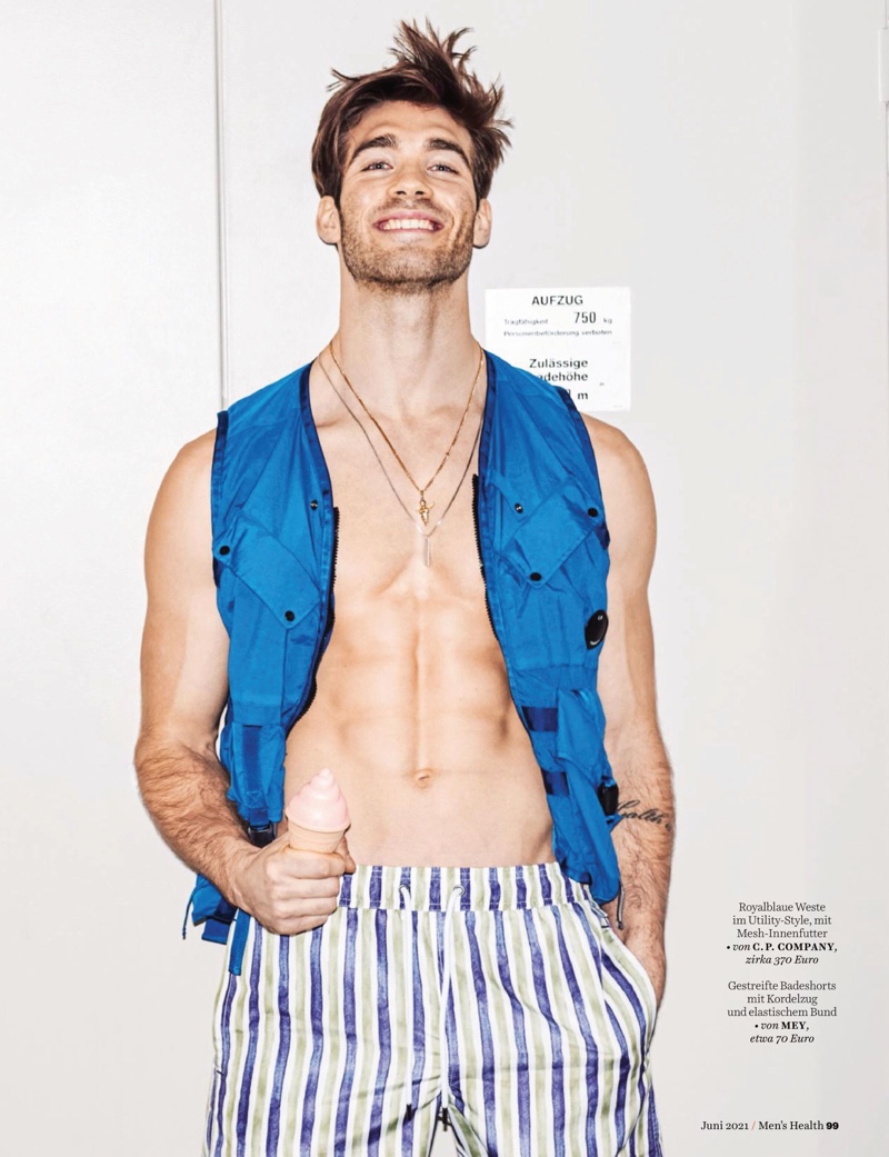 » Janis Danner Rocks Casual Summer Style for Men's Health Germany Janis Danner 2021 Mens Health Germany Editorial 002
