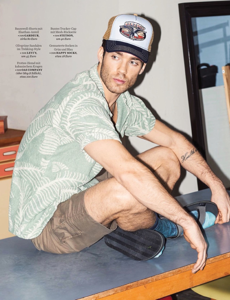 » Janis Danner Rocks Casual Summer Style for Men's Health Germany Janis Danner 2021 Mens Health Germany Editorial 004