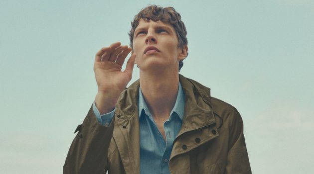 The Summer Wind: Tim Schuhmacher Spends a Lazy Day with Massimo Dutti Front and center in a lightweight parka, Tim Schuhmacher takes in a breezy summer day with Massimo Dutti.