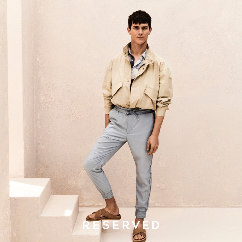 A smart vision, Vincent Lacrocq inspires in a summer look from Reserved.