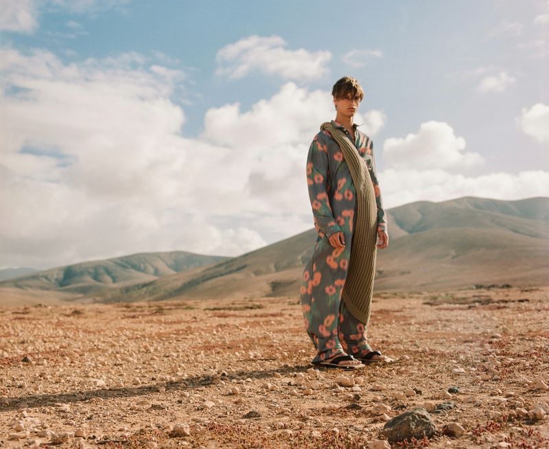 » Yeray Allgayer Faces 'Wavy Winds' for GQ Portugal Yeray Allgayer 2021 GQ Portugal Fashion Editorial 001