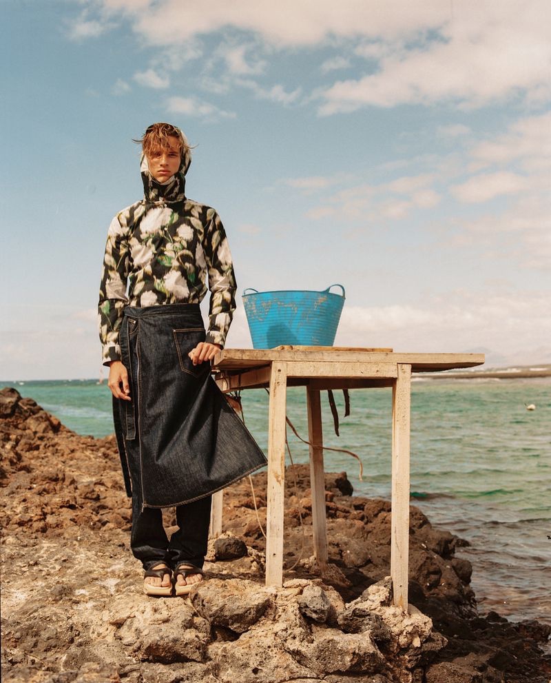 » Yeray Allgayer Faces 'Wavy Winds' for GQ Portugal Yeray Allgayer 2021 GQ Portugal Fashion Editorial 004