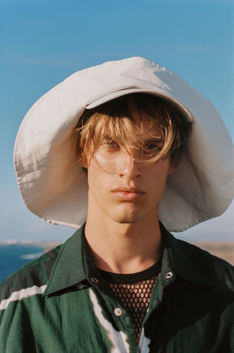 » Yeray Allgayer Faces 'Wavy Winds' for GQ Portugal Yeray Allgayer 2021 GQ Portugal Fashion Editorial 007