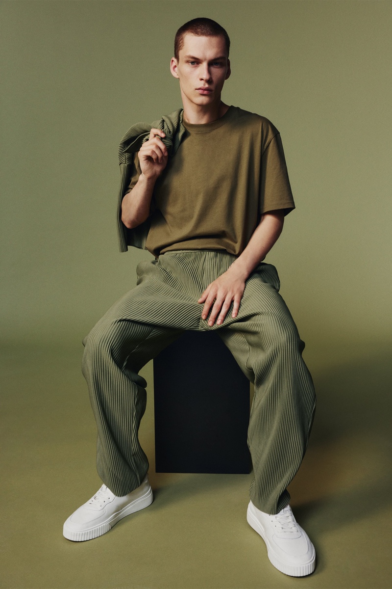 Andreas wears a pleated oversized top with pants from Zara.
