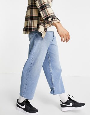 ASOS DESIGN wide crop jeans in 90's mid wash with raw hem-Blues ASOS DESIGN wide crop jeans in 90's mid wash with raw hem-Blues