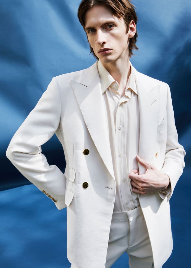» Benno Bulang Hits a Stylish Stride for GQ Portugal Benno Bulang 2021 GQ Portugal Fashion Editorial 001