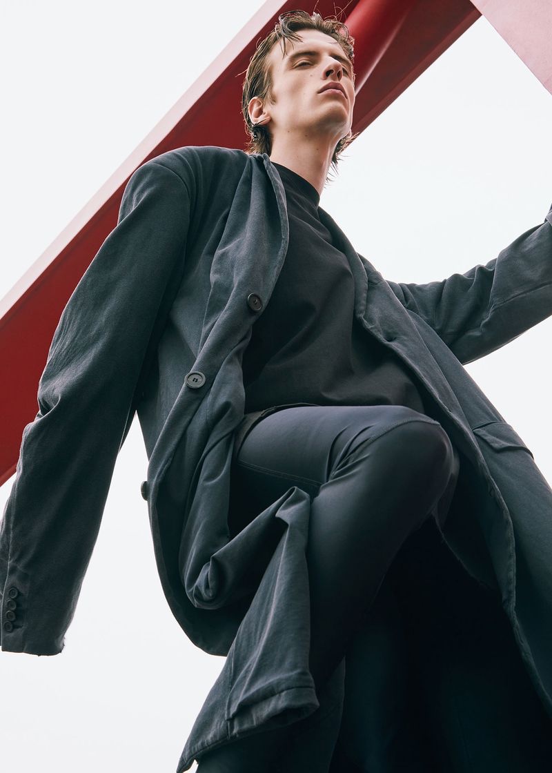 » Benno Bulang Hits a Stylish Stride for GQ Portugal Benno Bulang 2021 GQ Portugal Fashion Editorial 005